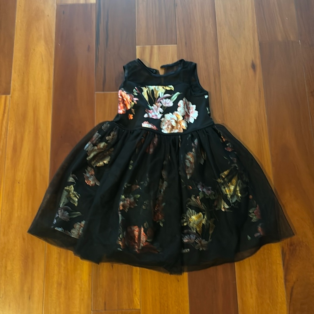 5 pieces-2x dresses + 2 tops + 1 skirt